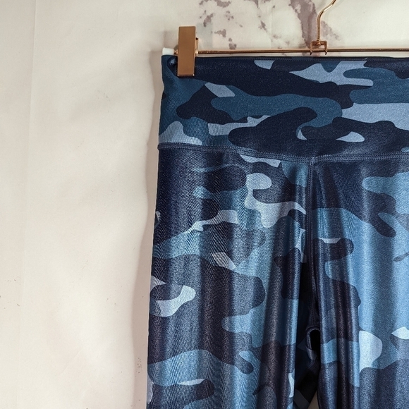 Nike Legging Size Medium Blue Camo Shimmer High Rise Crop One Tight Fit Women - Picture 4 of 13